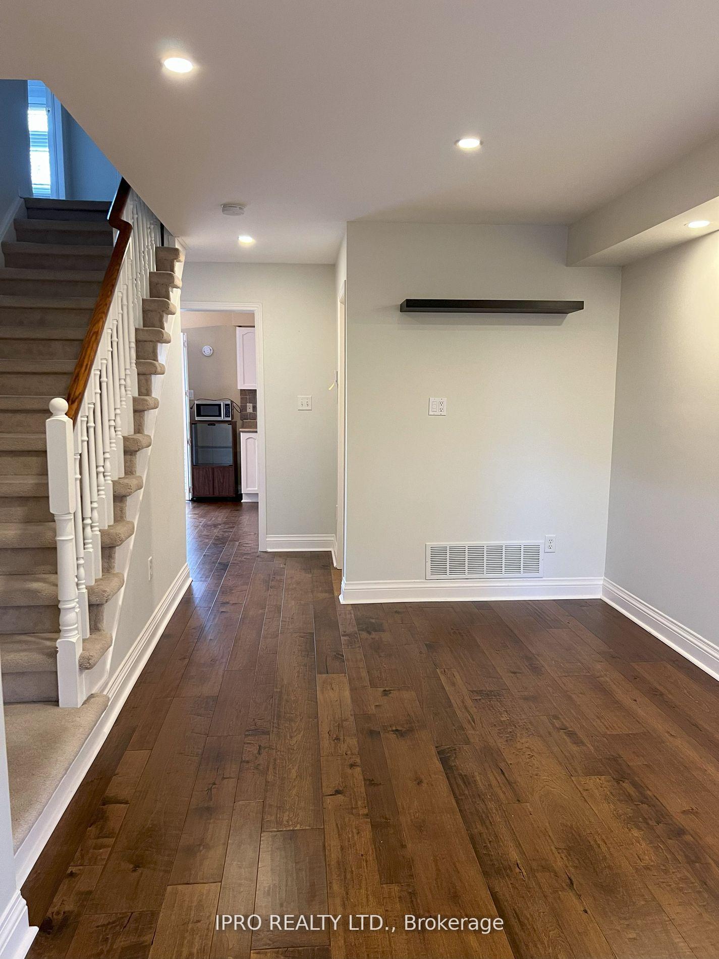 Photo 3 of 630 Julia Avenue, Burlington, Appleby — HOMEH