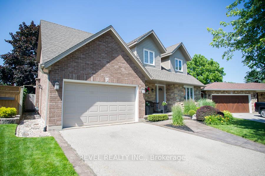 Photo 3 of 15 Pinto Court, Brant, Brantford Twp — HOMEH