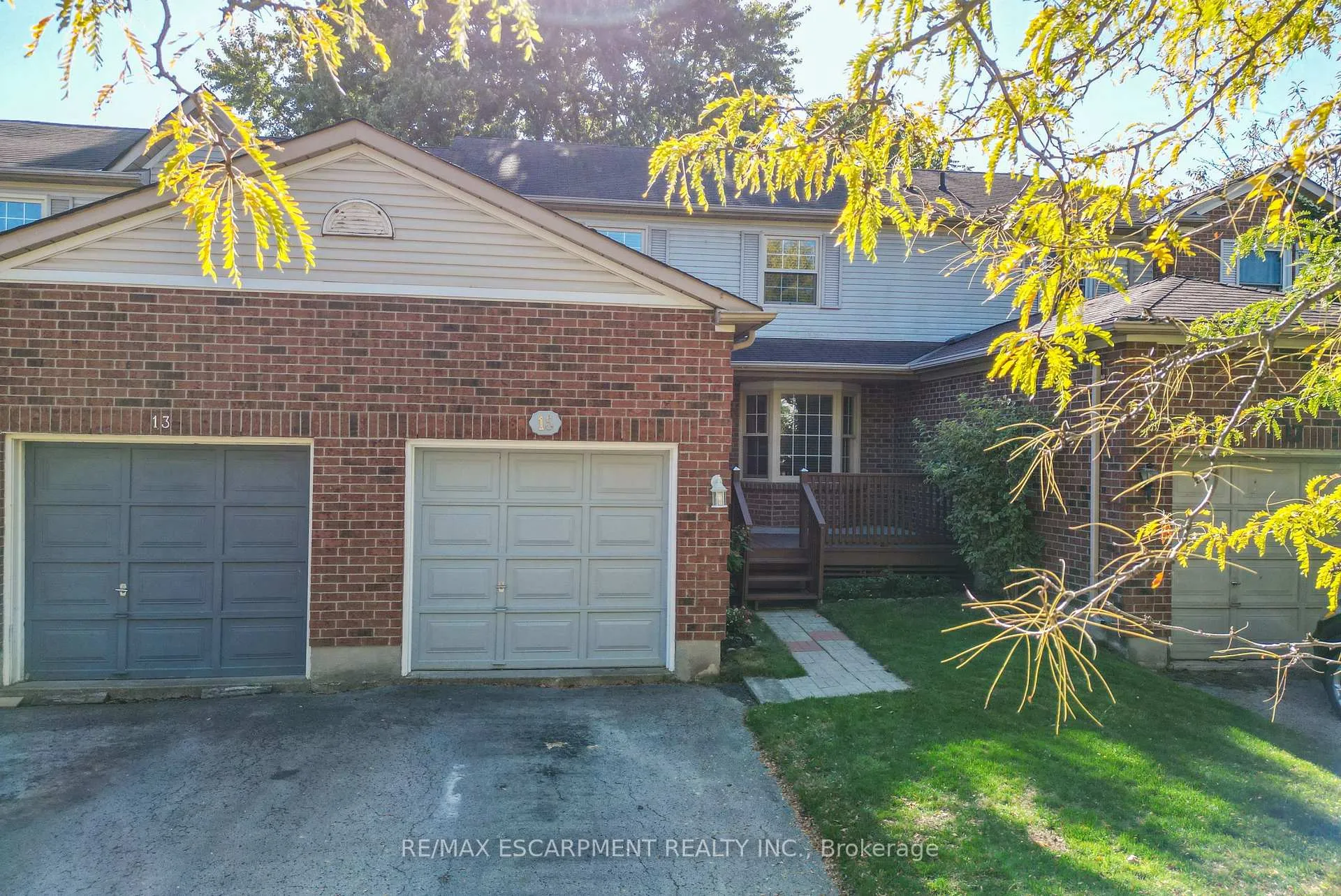 Photo 1 of 15 Hedgelawn Drive, Grimsby, Grimsby East — HOMEH