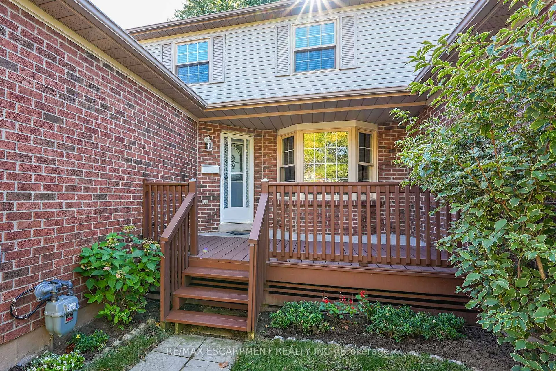 Photo 2 of 15 Hedgelawn Drive, Grimsby, Grimsby East — HOMEH
