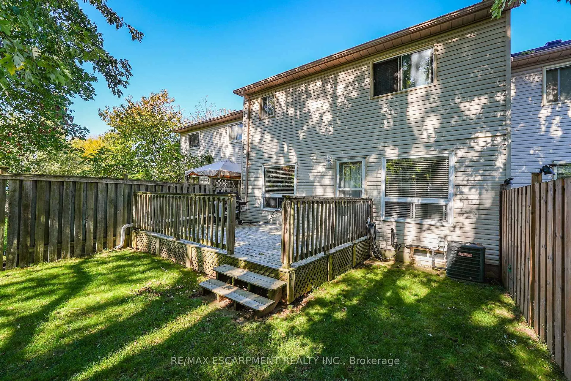 Photo 3 of 15 Hedgelawn Drive, Grimsby, Grimsby East — HOMEH