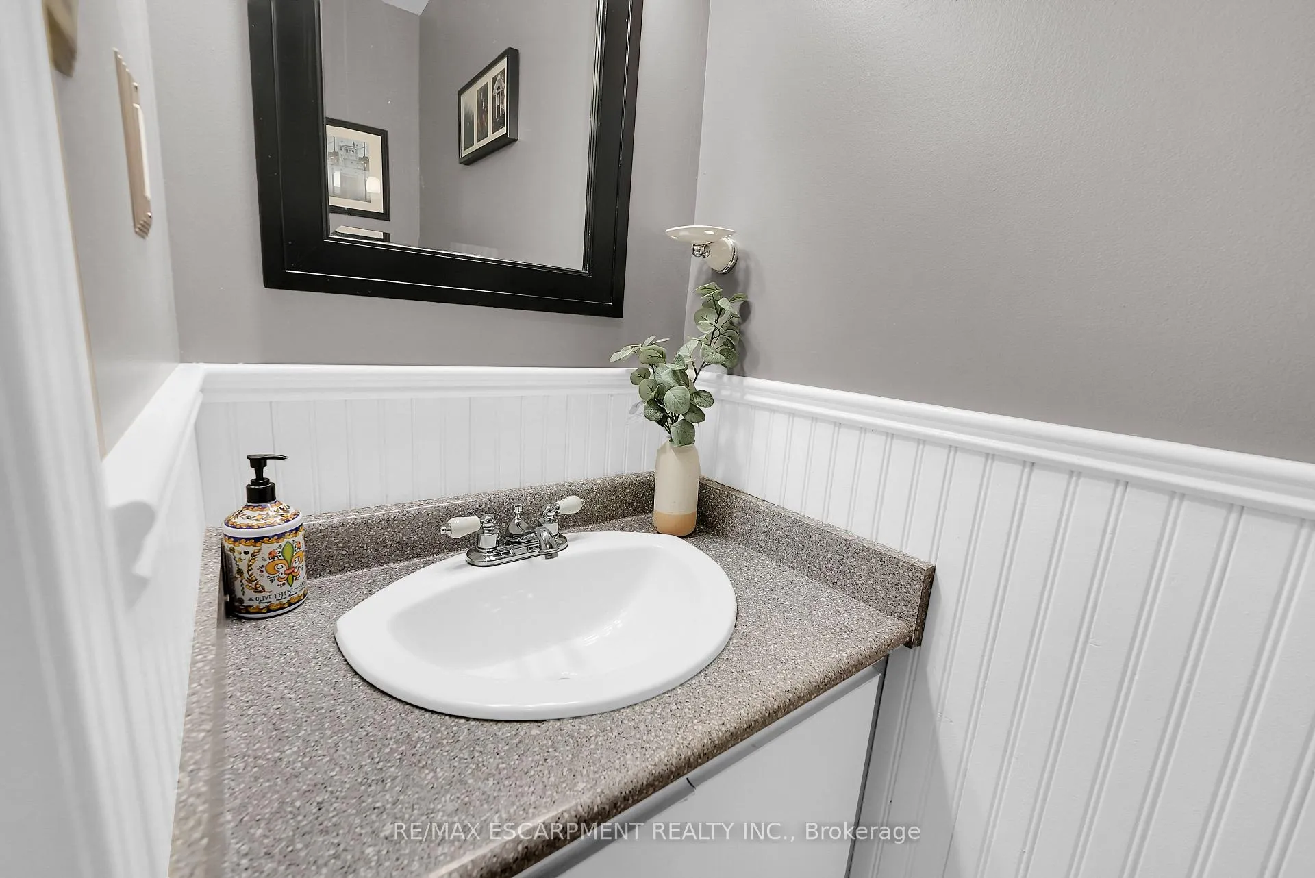 Photo 12 of 15 Hedgelawn Drive, Grimsby, Grimsby East — HOMEH