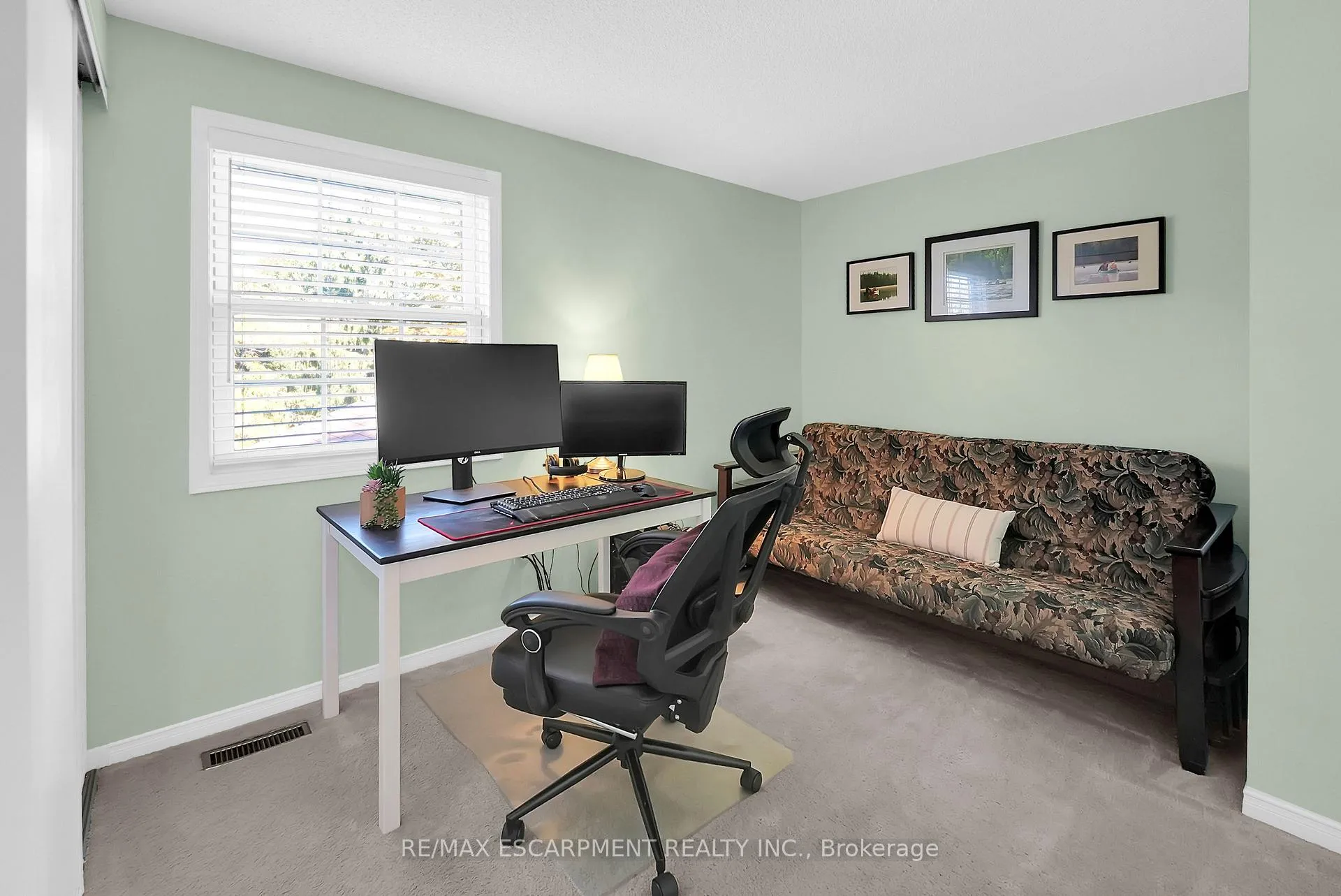 Photo 17 of 15 Hedgelawn Drive, Grimsby, Grimsby East — HOMEH