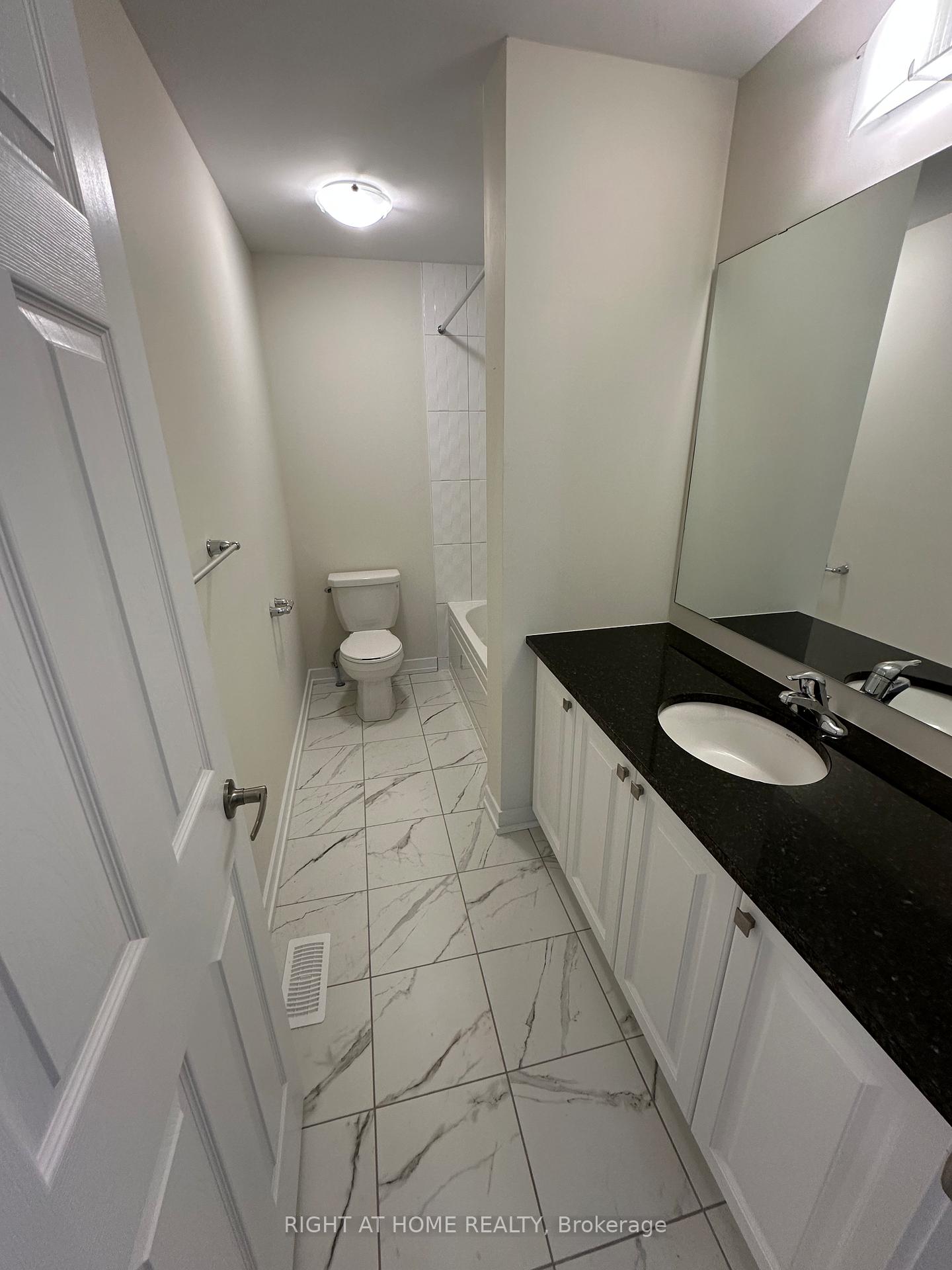 Photo 11 of 39 Wintergreen Crescent, Haldimand — HOMEH