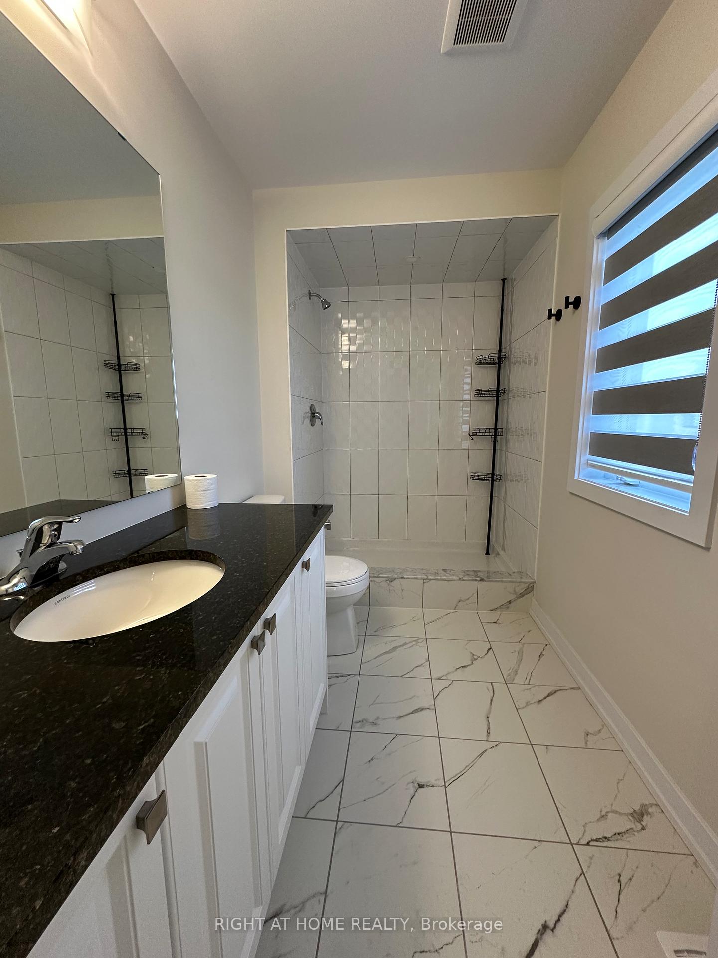 Photo 19 of 39 Wintergreen Crescent, Haldimand — HOMEH