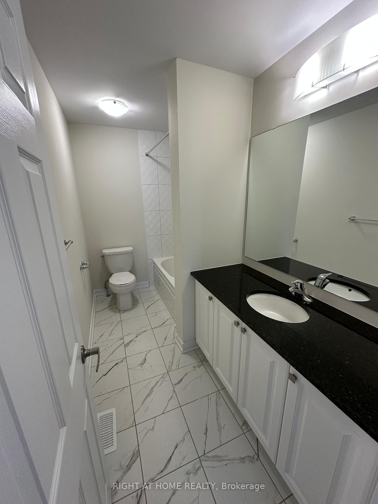 Photo 20 of 39 Wintergreen Crescent, Haldimand — HOMEH