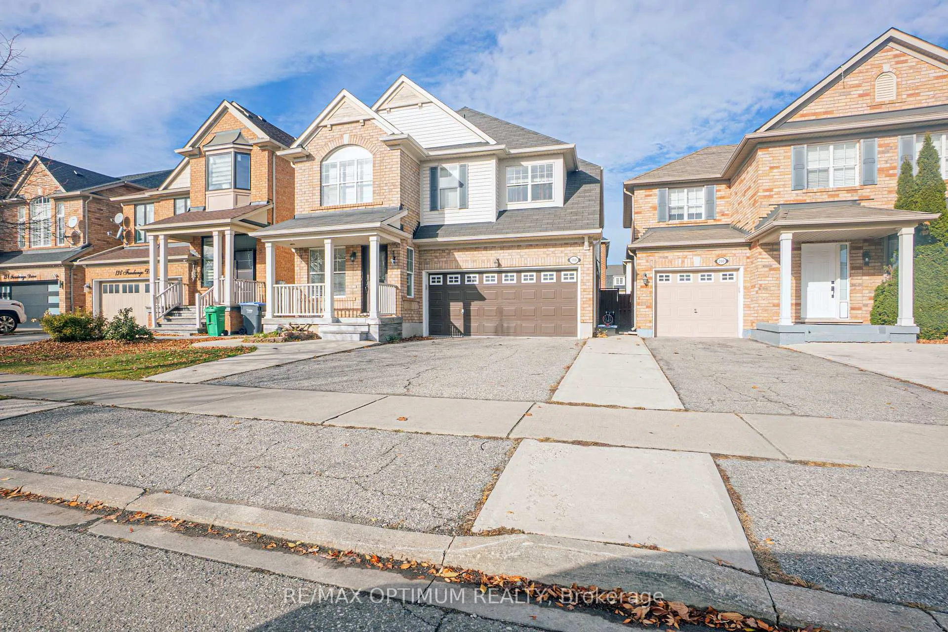 Photo 3 of 198 Fandango Drive, Brampton, Credit Valley — HOMEH