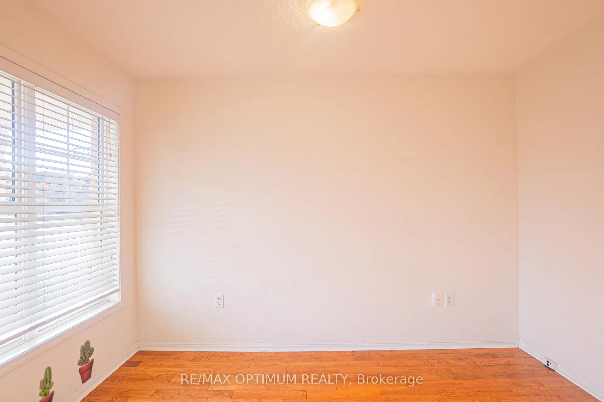 Photo 5 of 198 Fandango Drive, Brampton, Credit Valley — HOMEH