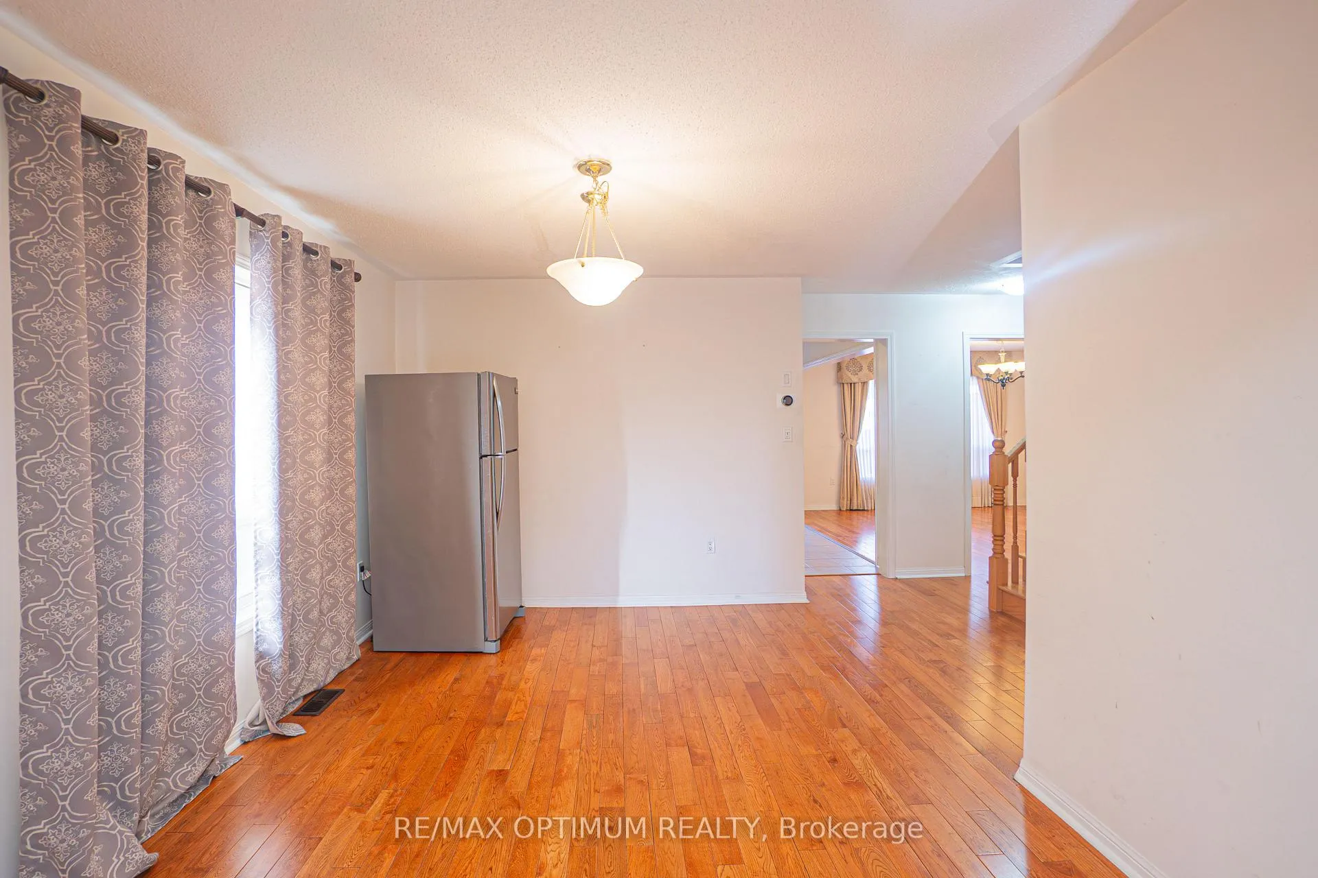 Photo 6 of 198 Fandango Drive, Brampton, Credit Valley — HOMEH