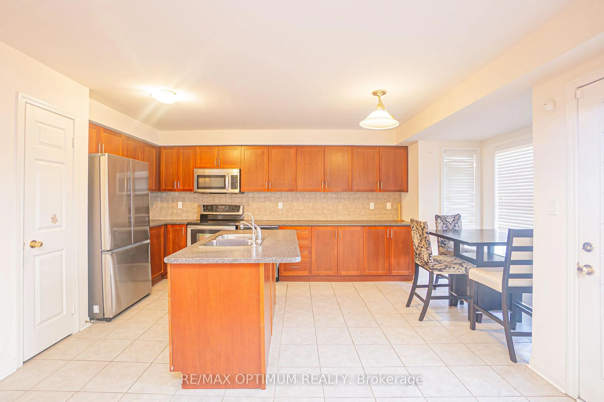 Photo 8 of 198 Fandango Drive, Brampton, Credit Valley — HOMEH