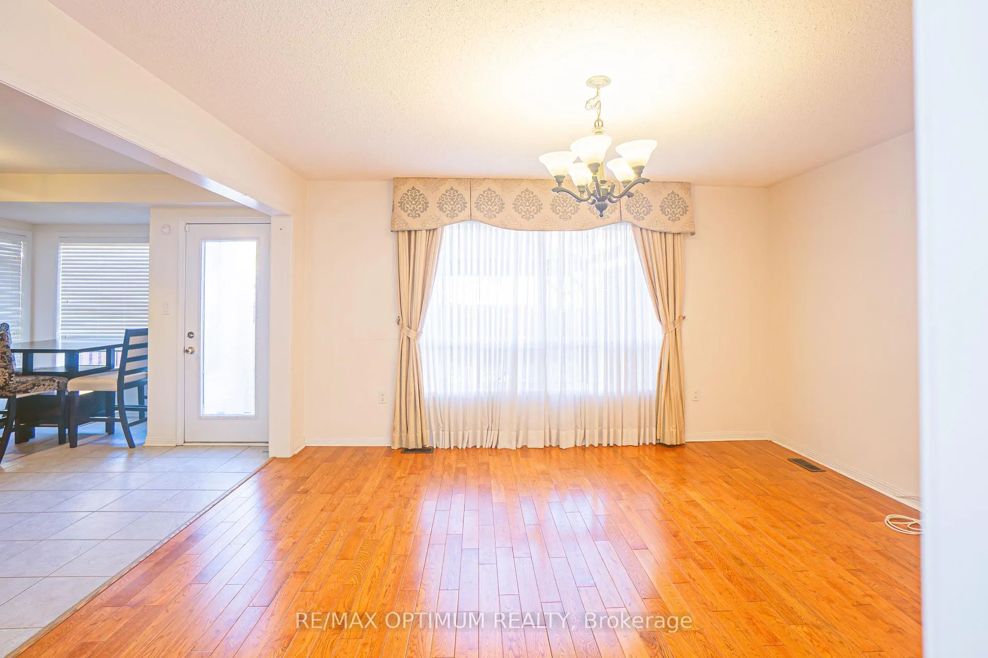 Photo 9 of 198 Fandango Drive, Brampton, Credit Valley — HOMEH