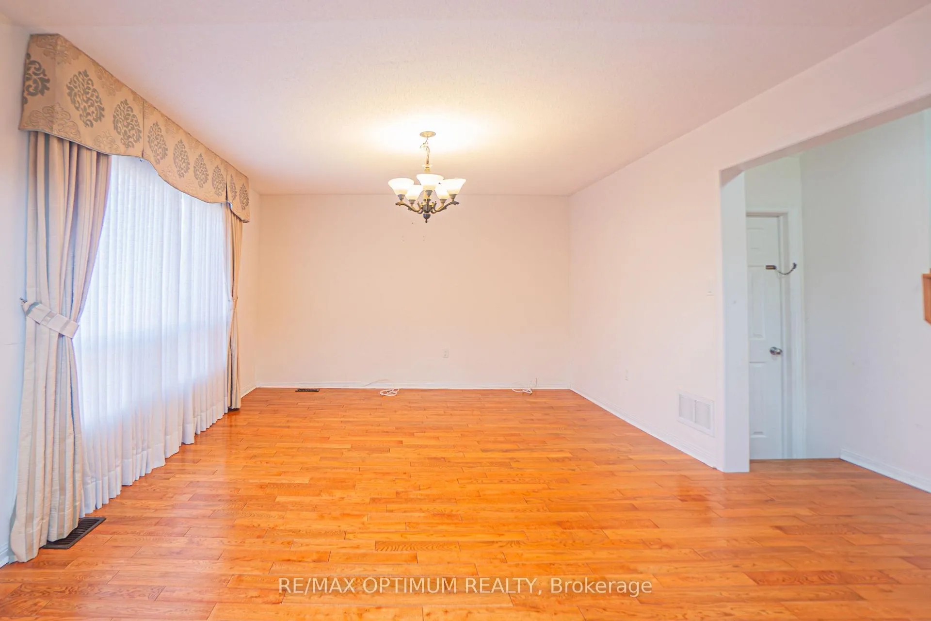 Photo 10 of 198 Fandango Drive, Brampton, Credit Valley — HOMEH