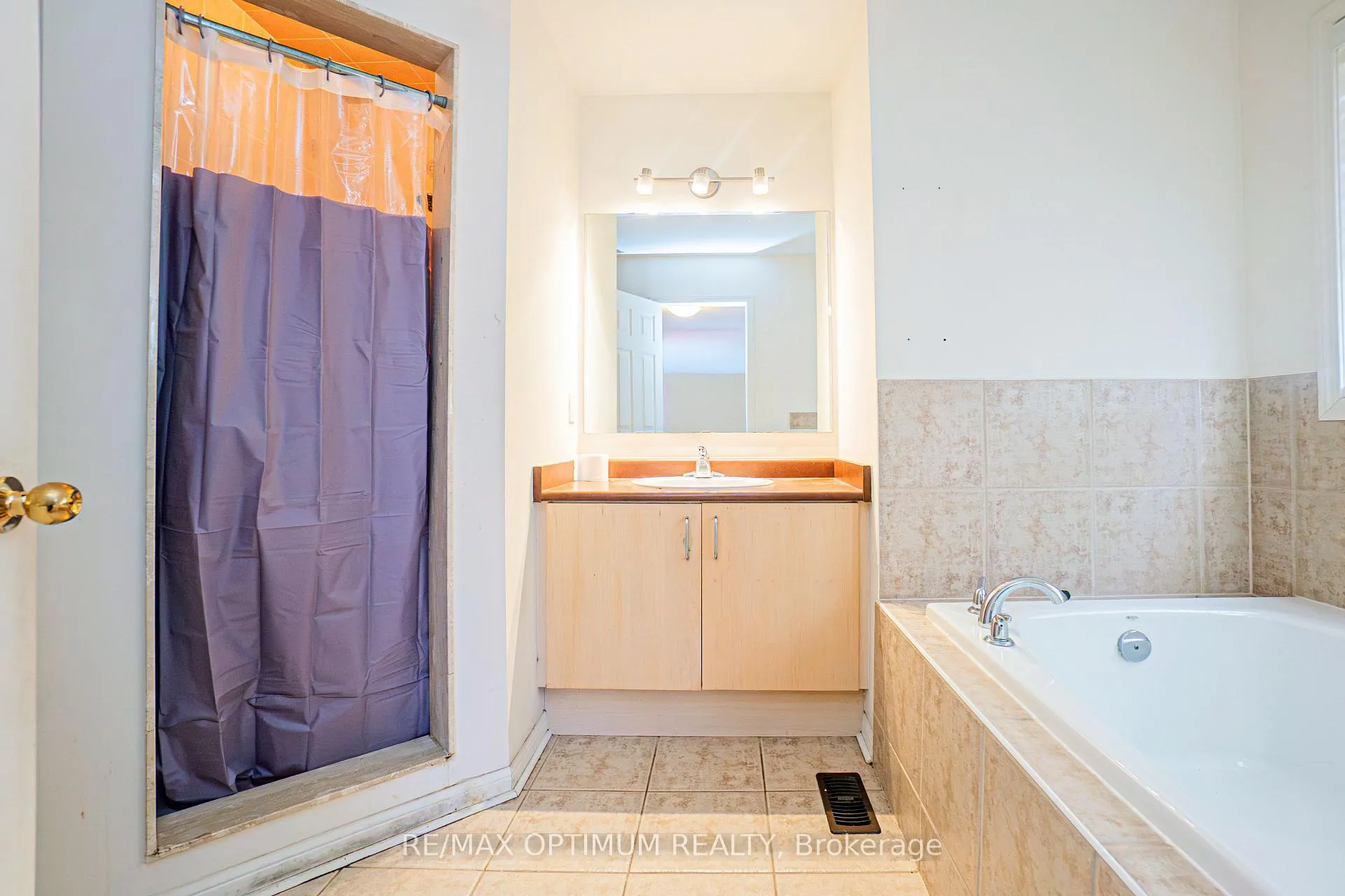 Photo 17 of 198 Fandango Drive, Brampton, Credit Valley — HOMEH