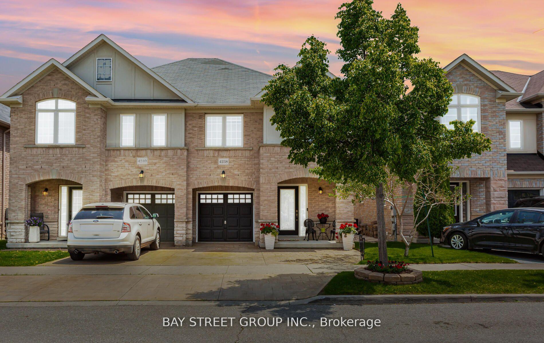 Photo 2 of 4238 Thomas Alton Boulevard, Burlington, Alton — HOMEH