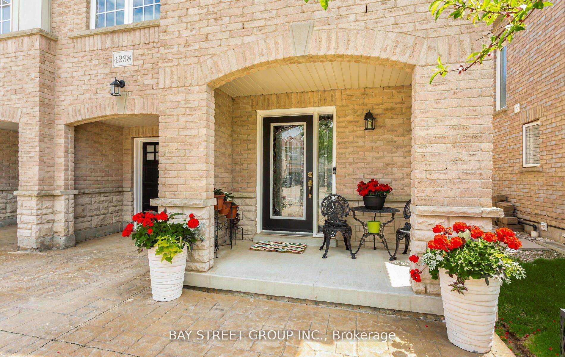 Photo 3 of 4238 Thomas Alton Boulevard, Burlington, Alton — HOMEH