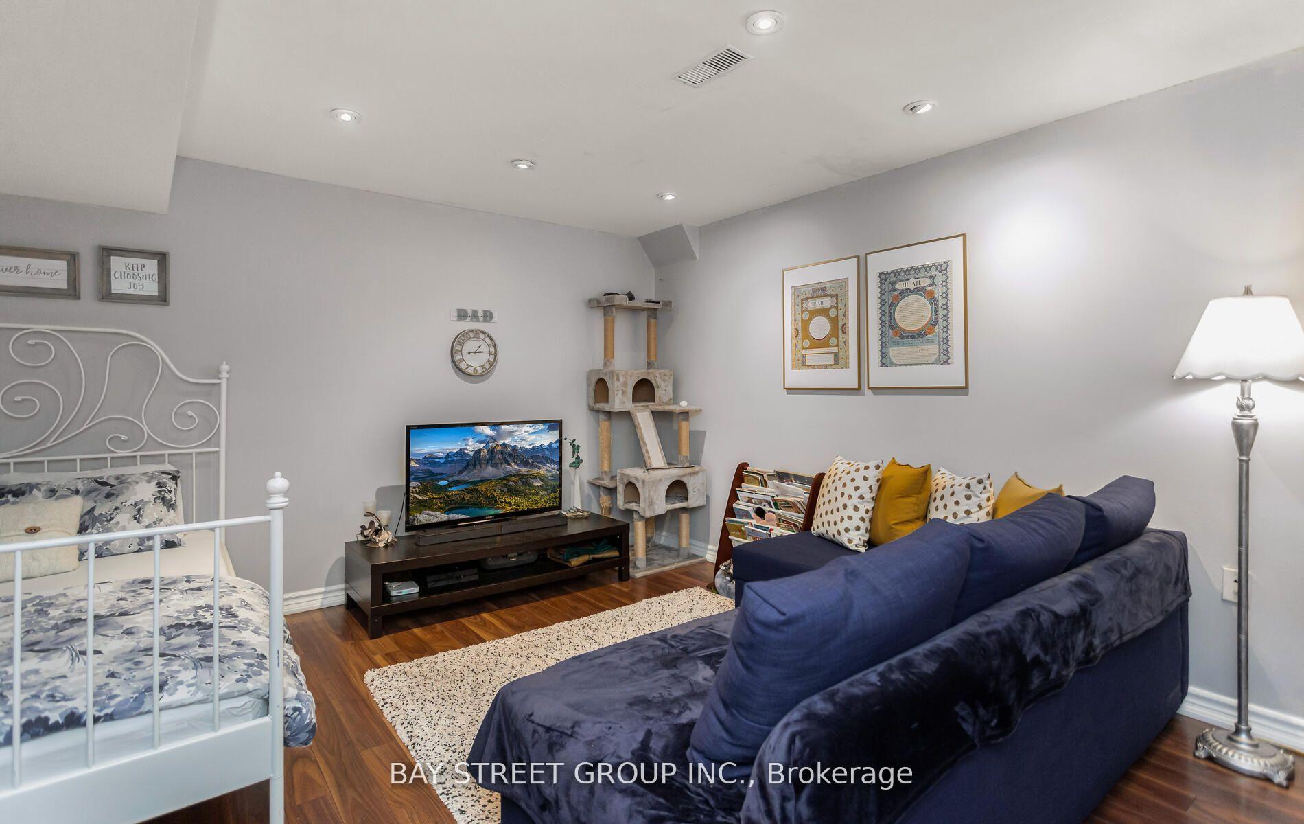 Photo 12 of 4238 Thomas Alton Boulevard, Burlington, Alton — HOMEH