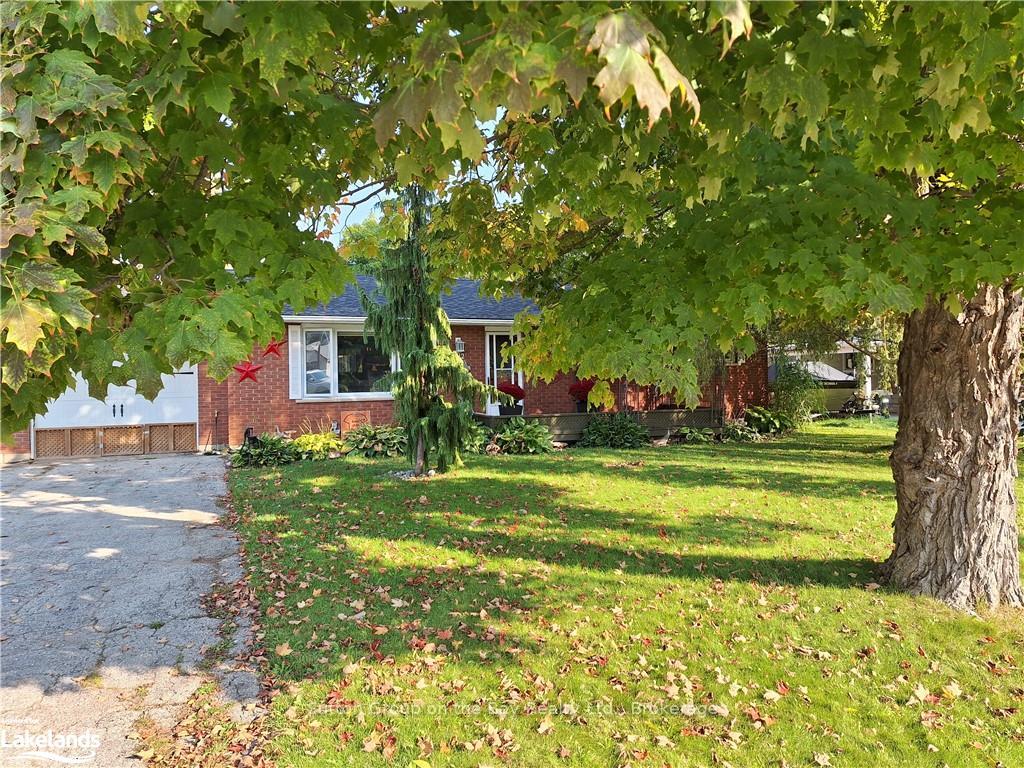 Photo 2 of 202 Point Street N, Clearview, Stayner — HOMEH