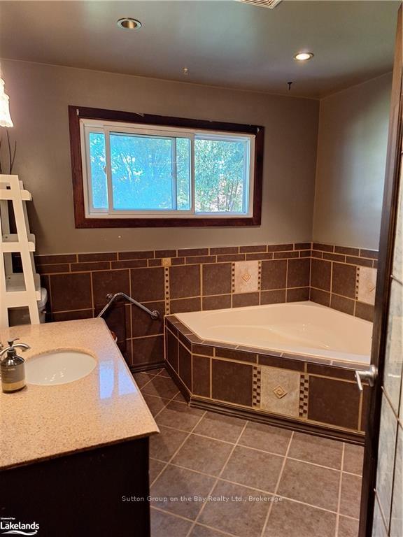 Photo 23 of 202 Point Street N, Clearview, Stayner — HOMEH