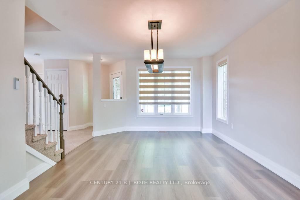 Photo 6 of 1 Golden Eagle Way, Barrie, Little Lake — HOMEH