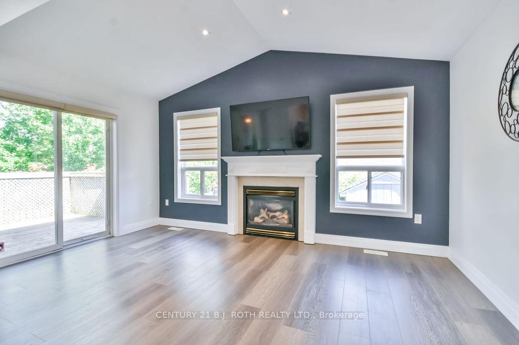 Photo 11 of 1 Golden Eagle Way, Barrie, Little Lake — HOMEH