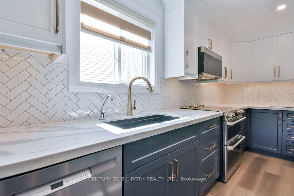 Photo 12 of 1 Golden Eagle Way, Barrie, Little Lake — HOMEH