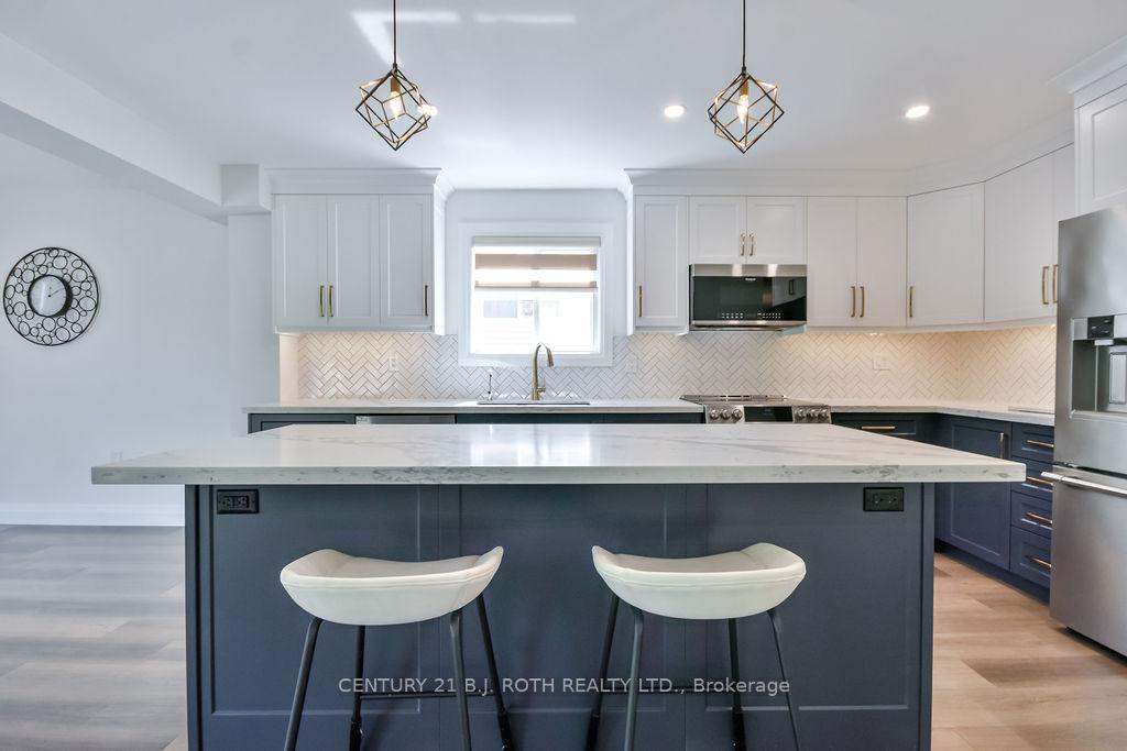 Photo 16 of 1 Golden Eagle Way, Barrie, Little Lake — HOMEH