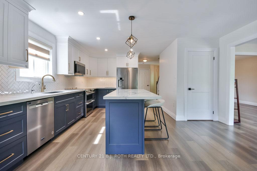 Photo 17 of 1 Golden Eagle Way, Barrie, Little Lake — HOMEH