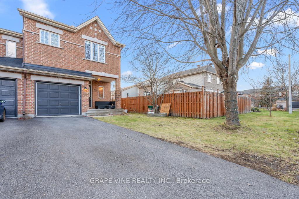 Photo 3 of 349 Grey Seal Circle, Ottawa, Riverside South/Gloucester Glen — HOMEH