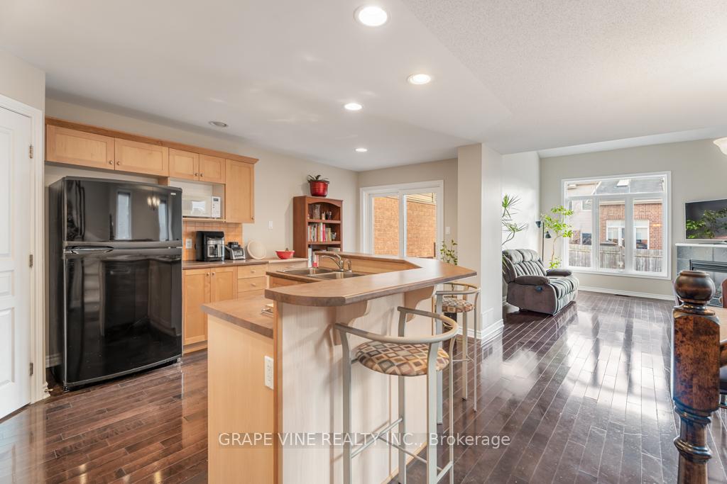 Photo 7 of 349 Grey Seal Circle, Ottawa, Riverside South/Gloucester Glen — HOMEH