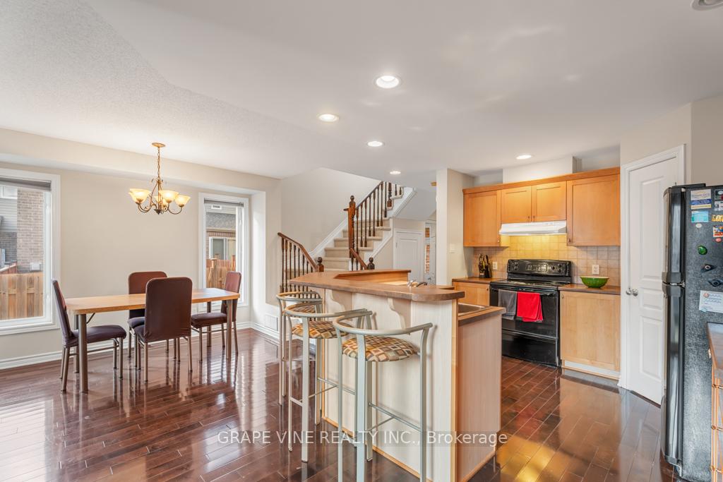 Photo 10 of 349 Grey Seal Circle, Ottawa, Riverside South/Gloucester Glen — HOMEH