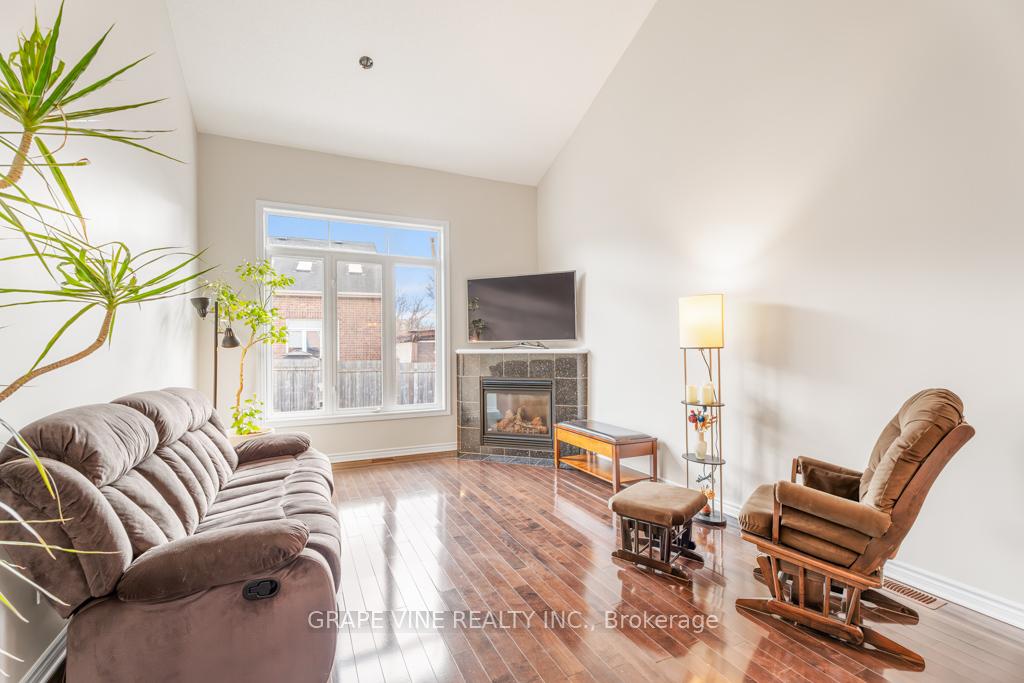 Photo 12 of 349 Grey Seal Circle, Ottawa, Riverside South/Gloucester Glen — HOMEH