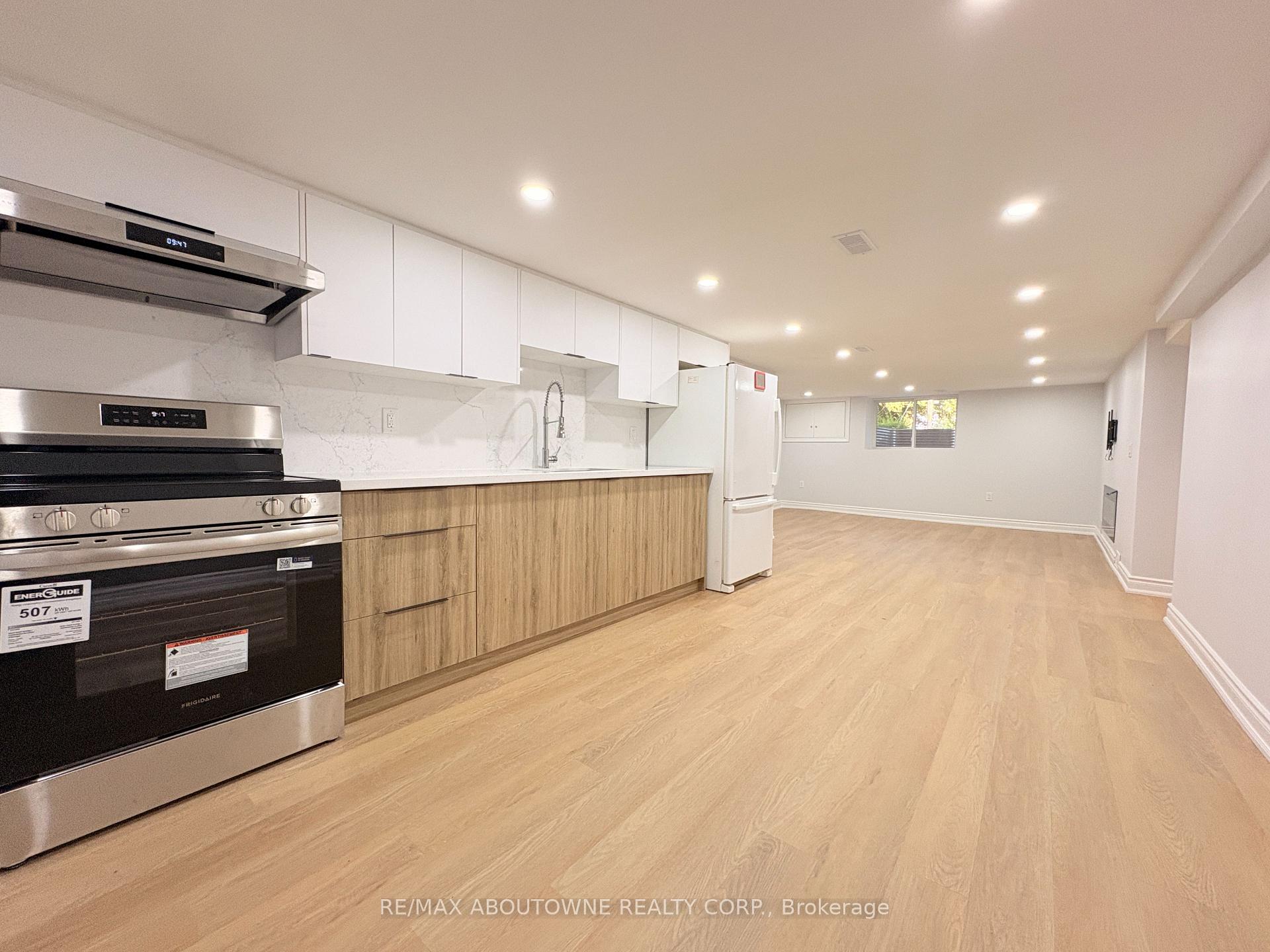 Front of Unit Basement, 202 Victoria Road N
