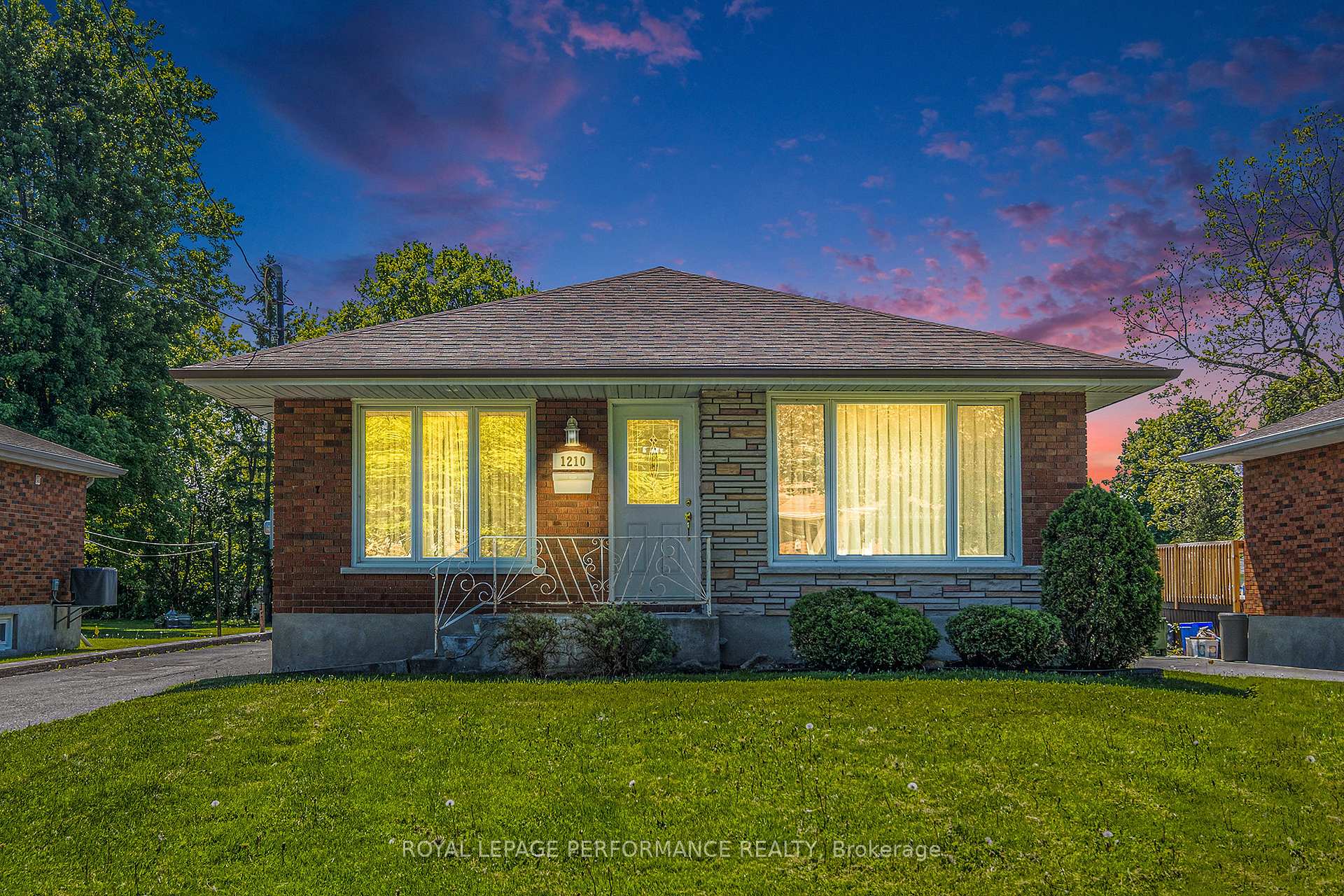 Photo 2 of 1210 Queen Street, Cornwall — HOMEH