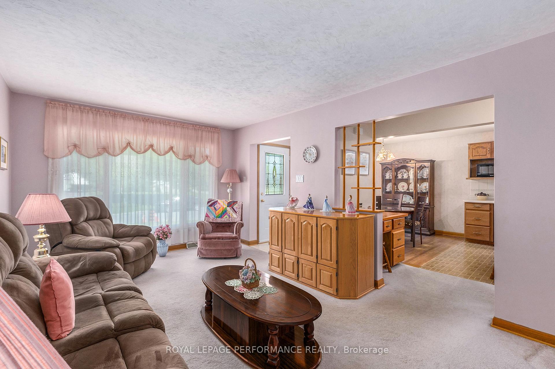 Photo 4 of 1210 Queen Street, Cornwall — HOMEH