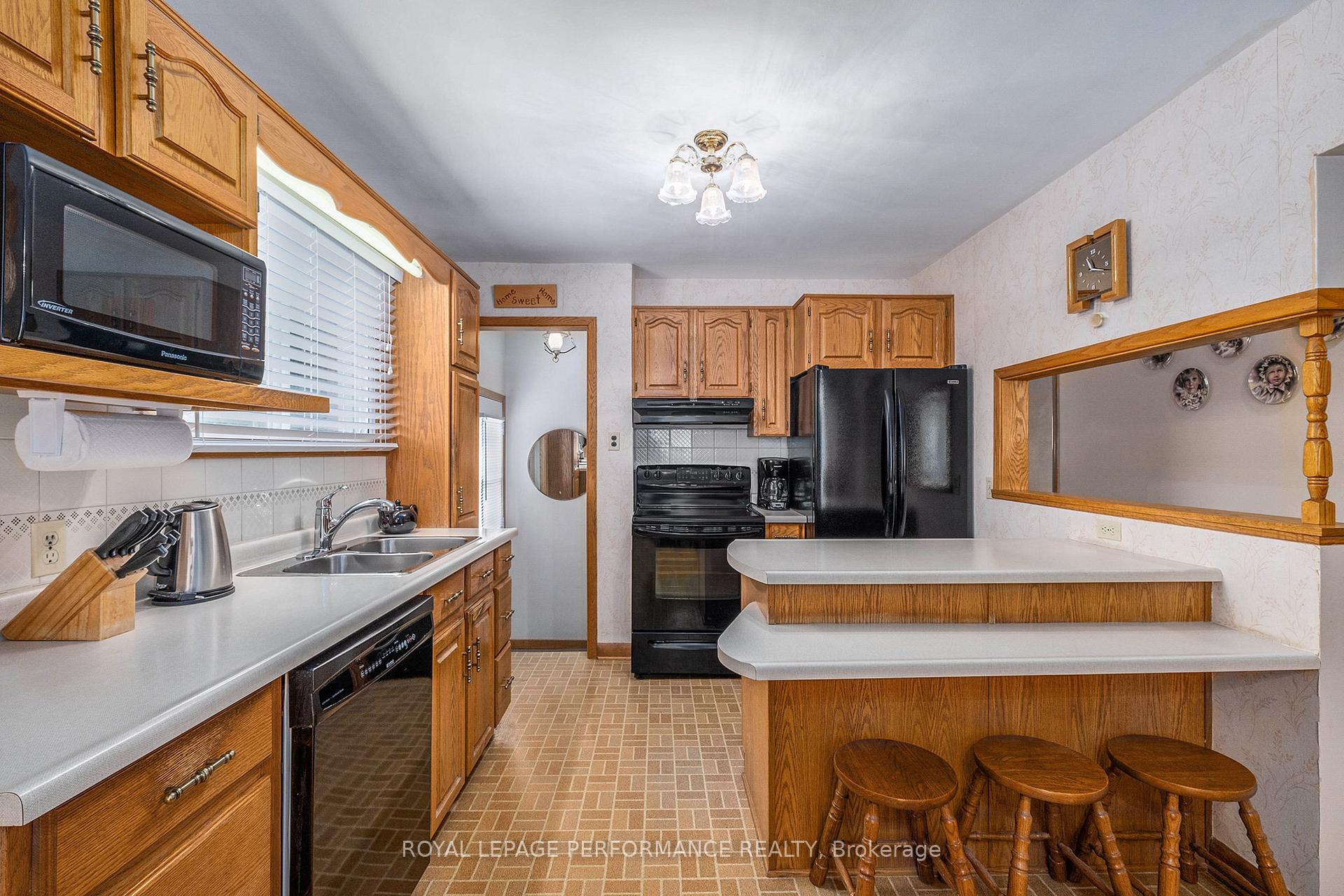 Photo 6 of 1210 Queen Street, Cornwall — HOMEH