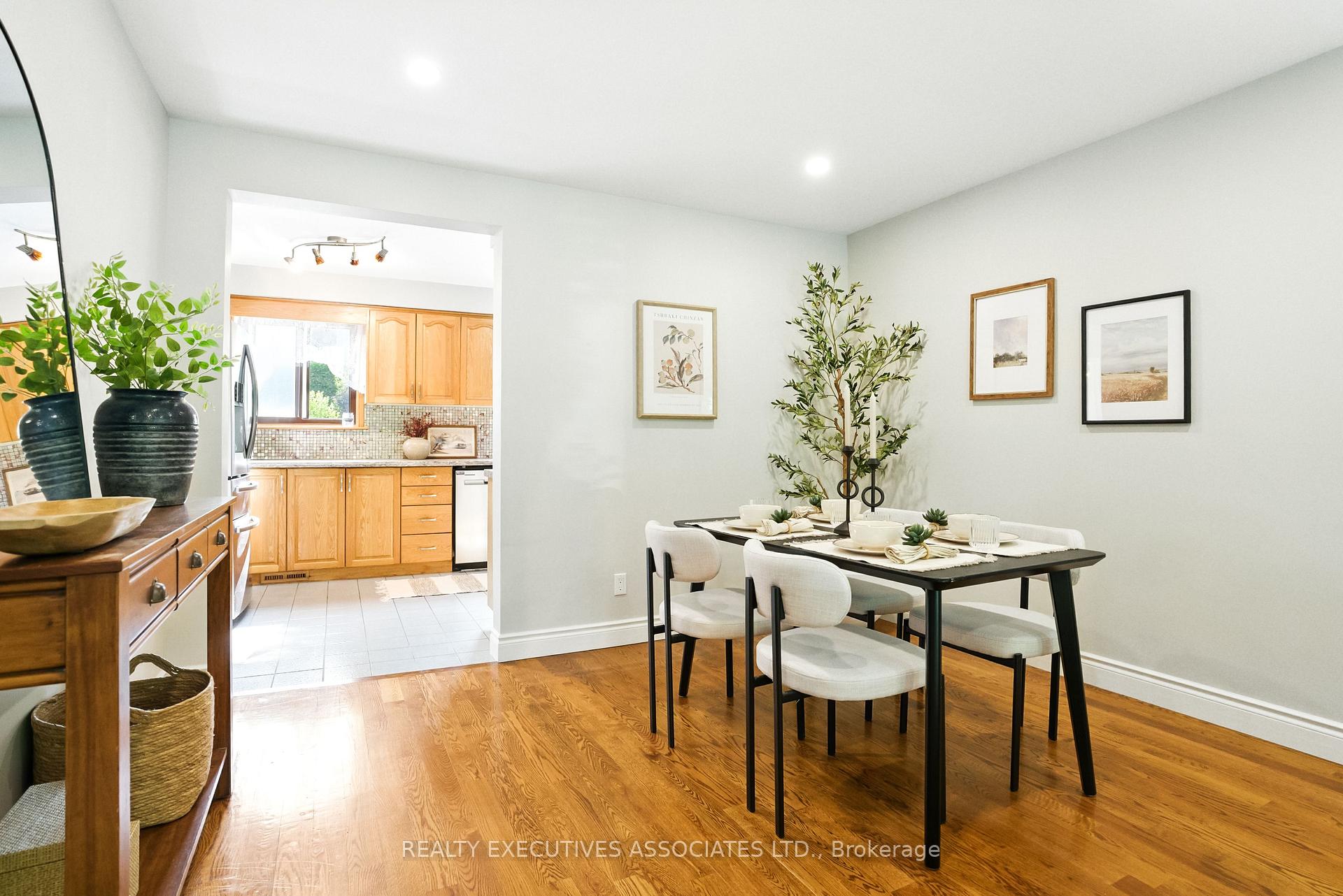 Photo 9 of 27 Morgandale Crescent, Clarington, Bowmanville — HOMEH