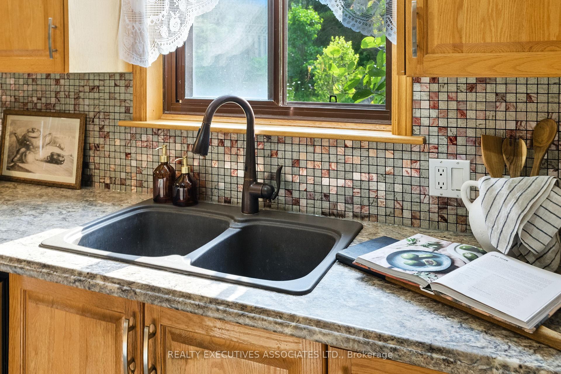 Photo 13 of 27 Morgandale Crescent, Clarington, Bowmanville — HOMEH