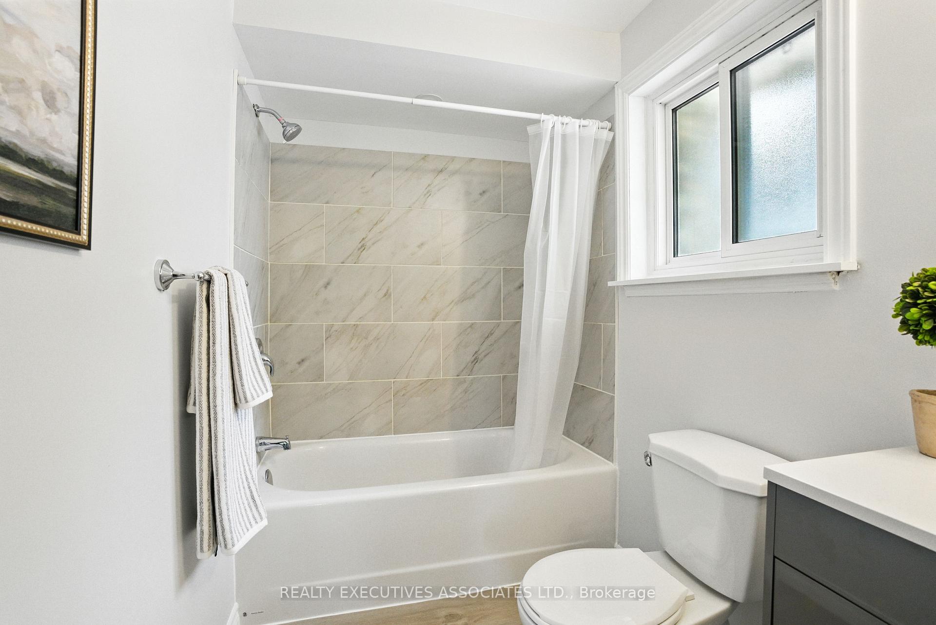 Photo 24 of 27 Morgandale Crescent, Clarington, Bowmanville — HOMEH