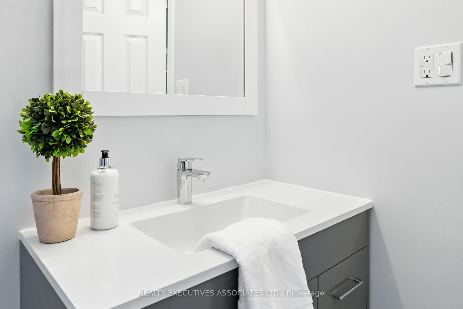Photo 25 of 27 Morgandale Crescent, Clarington, Bowmanville — HOMEH