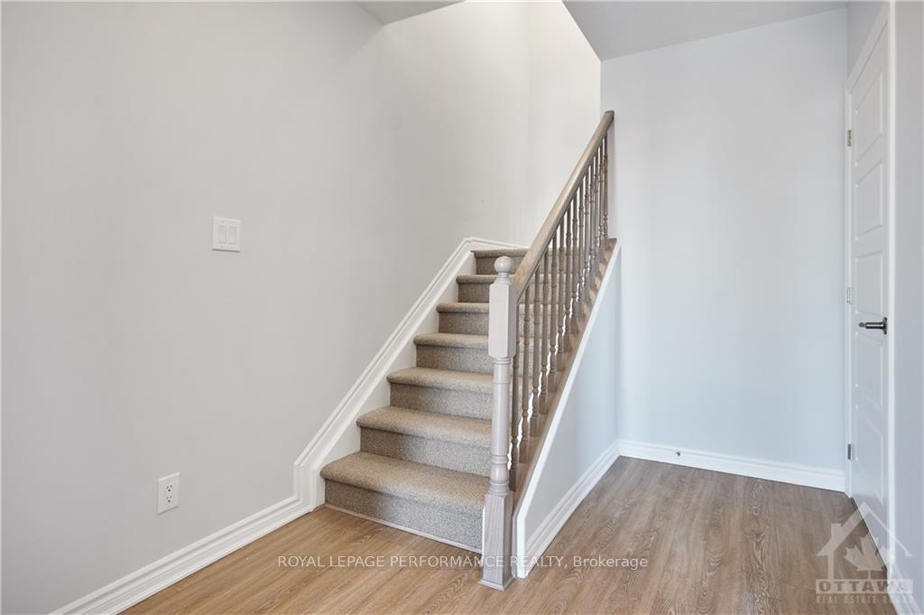 Photo 3 of 115 Kyanite Lane, Ottawa, Barrhaven - Heritage Park — HOMEH