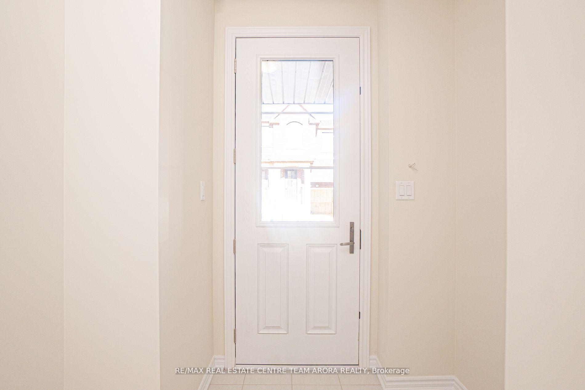 Photo 2 of 1420 Oakmont Common, Burlington, Tyandaga — HOMEH