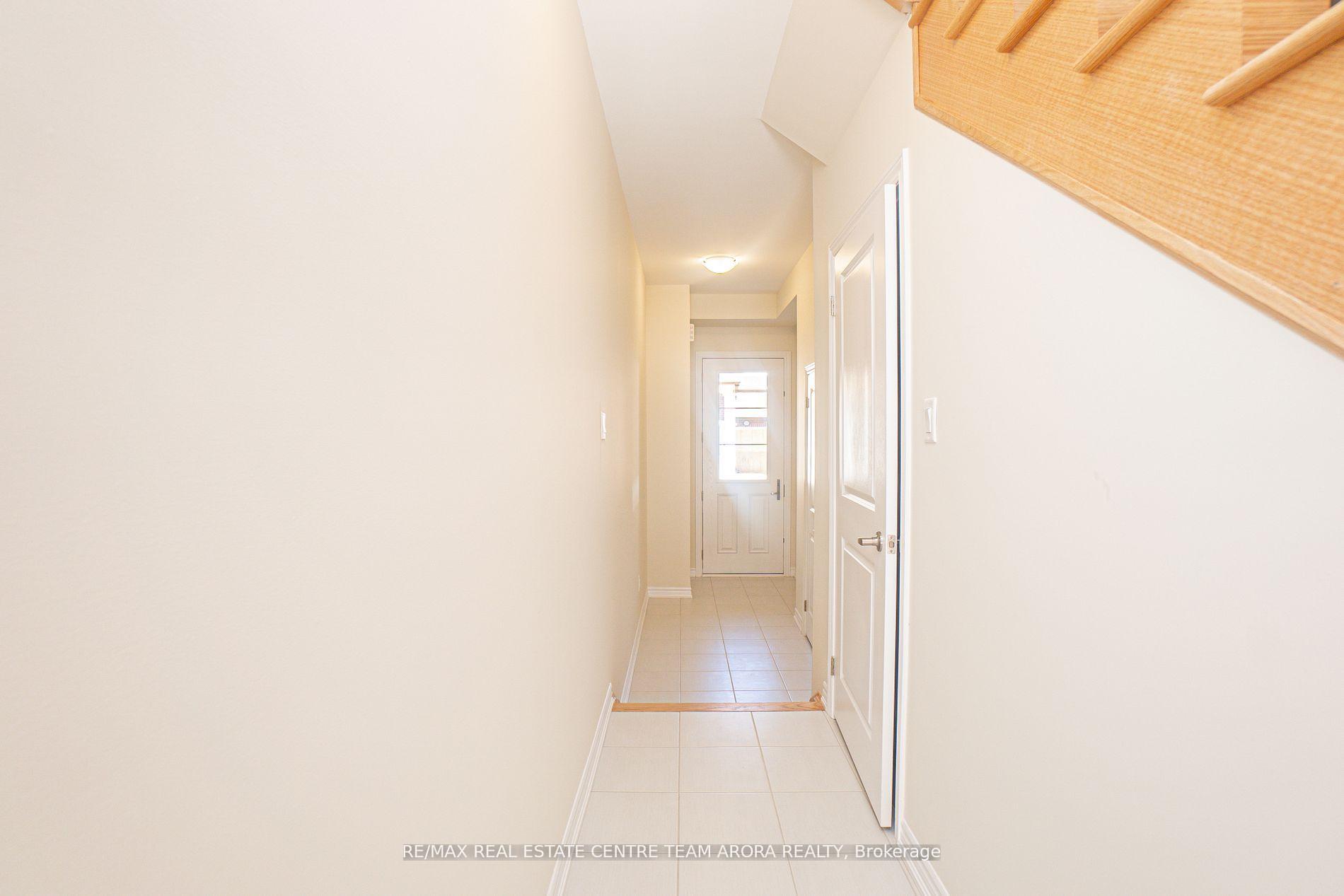 Photo 3 of 1420 Oakmont Common, Burlington, Tyandaga — HOMEH