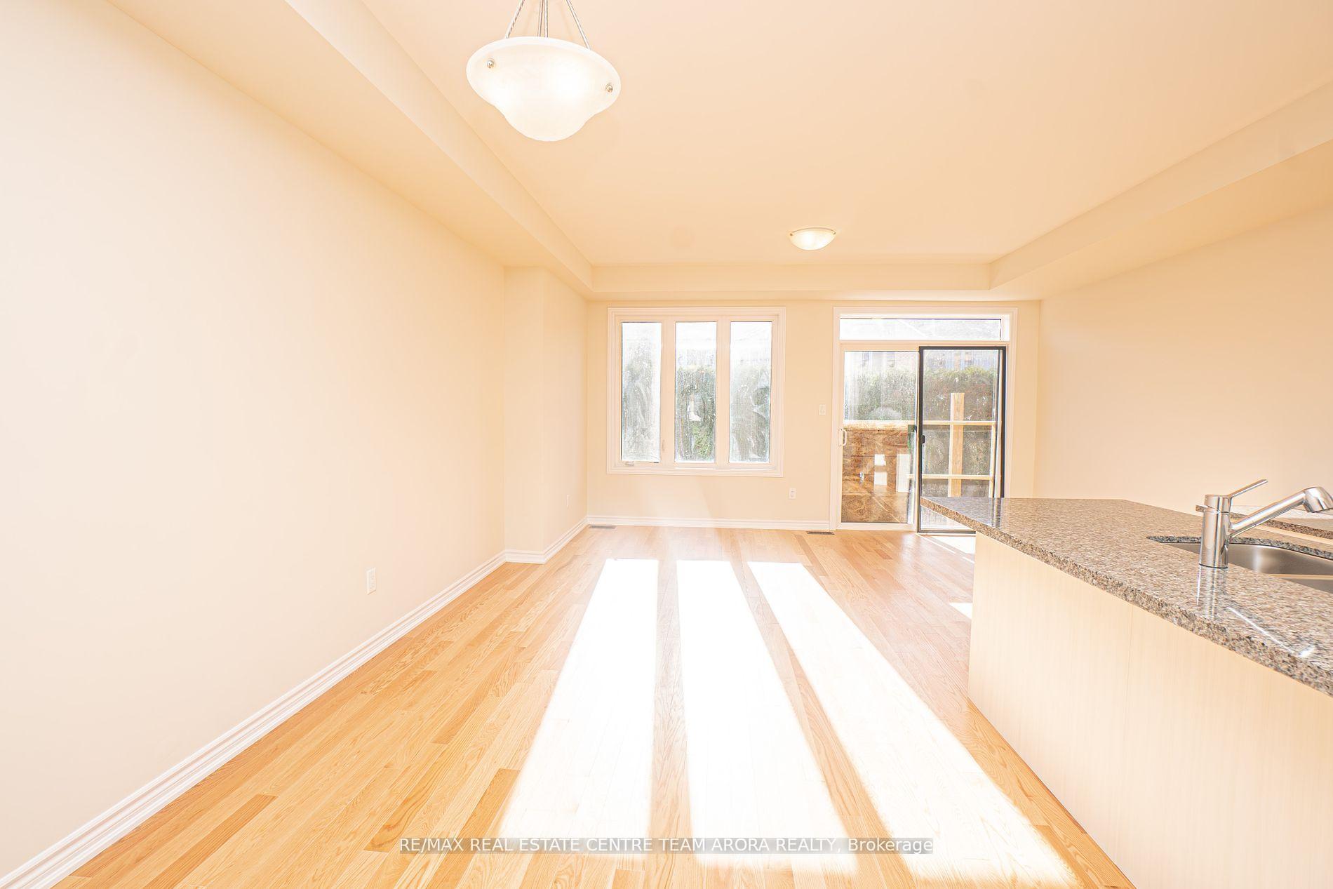 Photo 4 of 1420 Oakmont Common, Burlington, Tyandaga — HOMEH