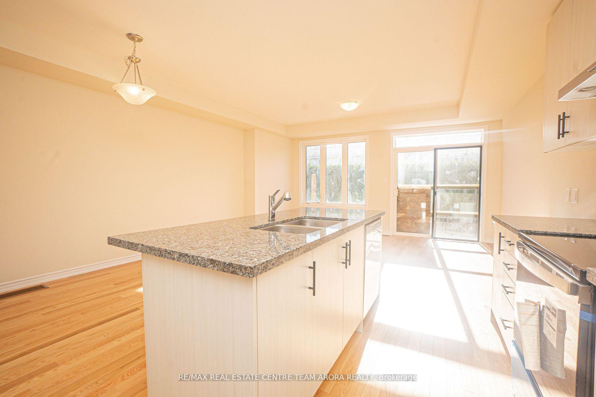 Photo 5 of 1420 Oakmont Common, Burlington, Tyandaga — HOMEH