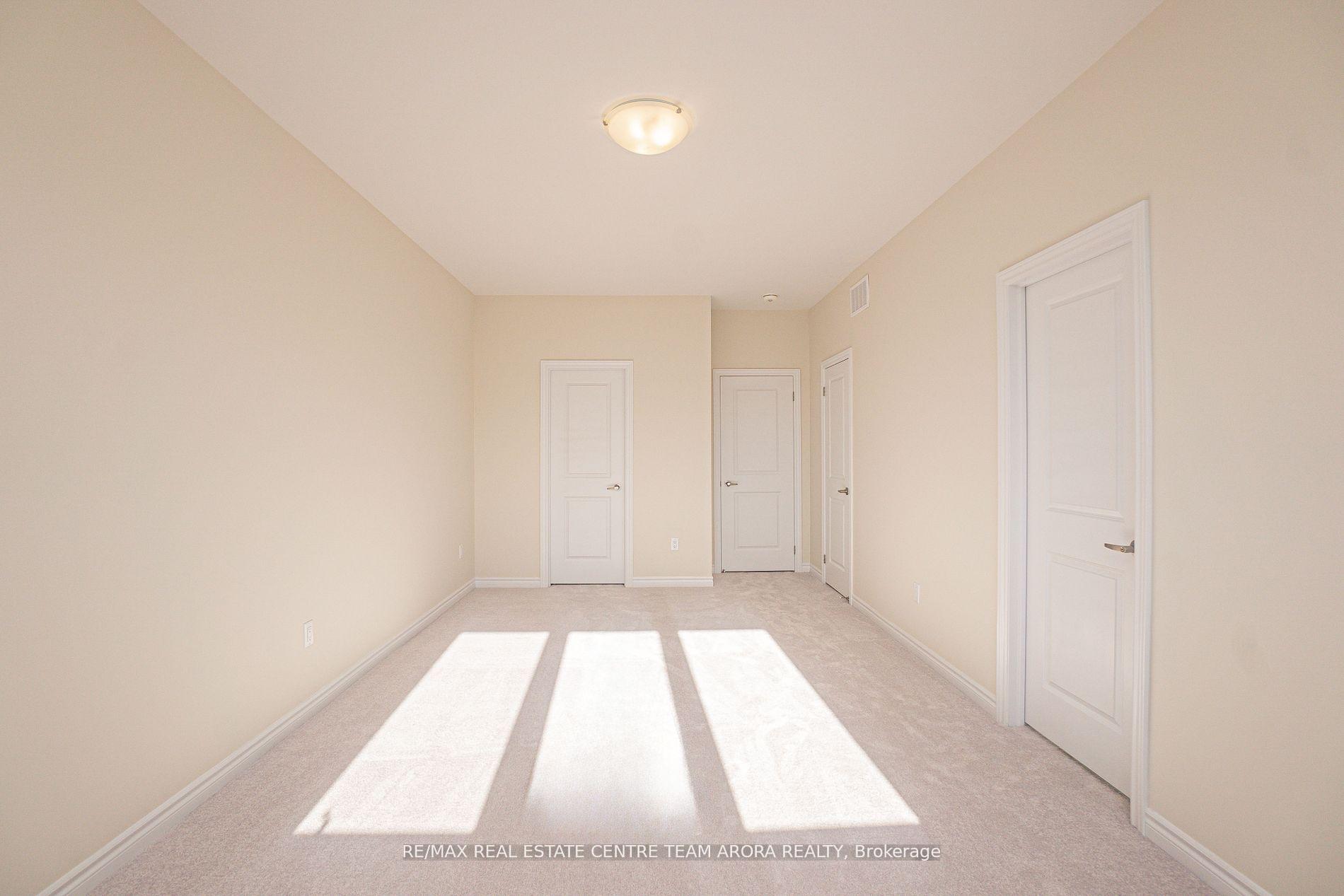 Photo 12 of 1420 Oakmont Common, Burlington, Tyandaga — HOMEH