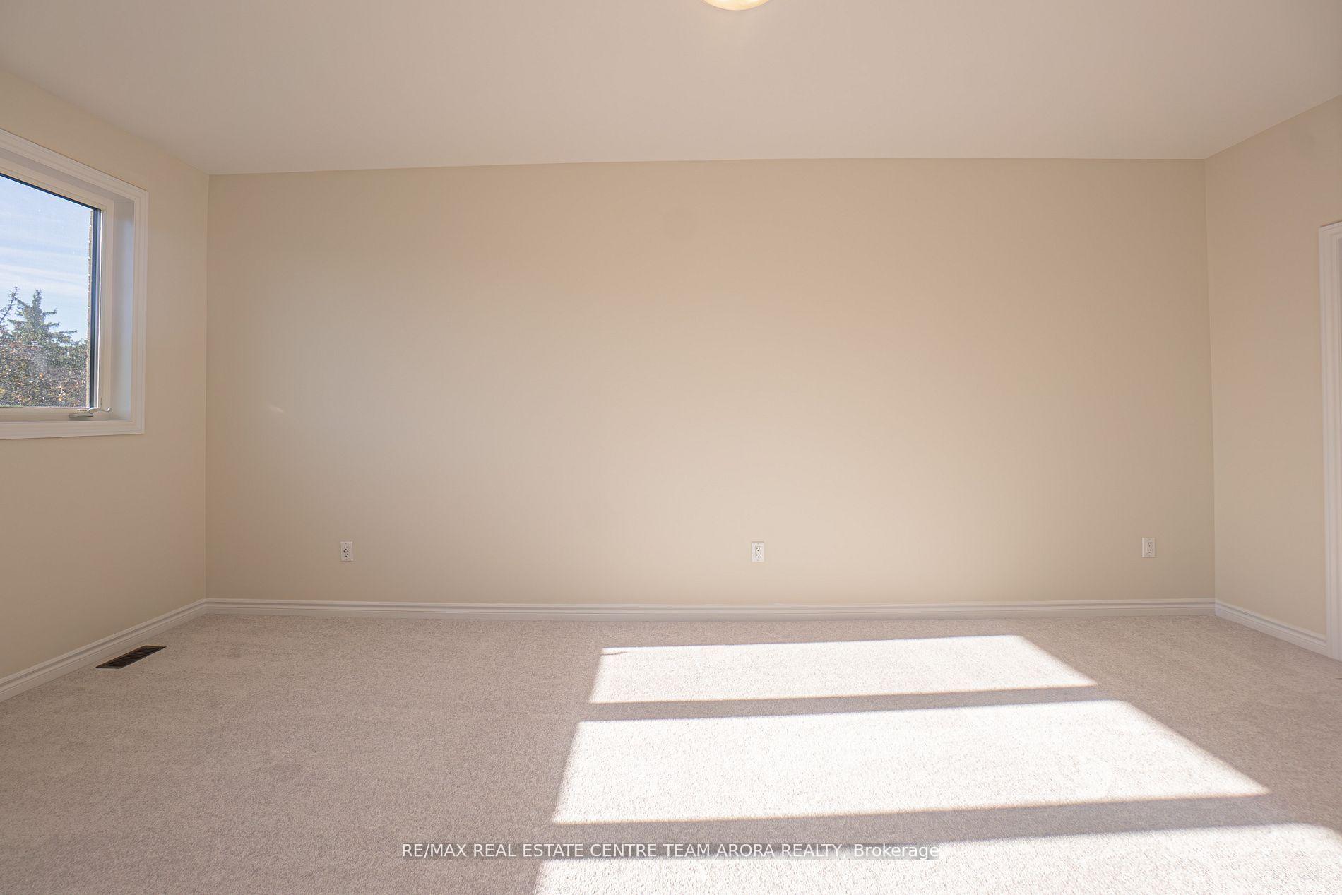 Photo 13 of 1420 Oakmont Common, Burlington, Tyandaga — HOMEH
