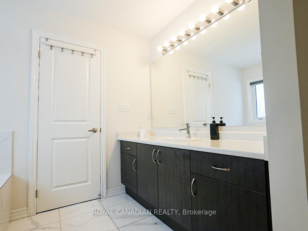 Photo 31 of 37 Gilham Way N, Brant, Paris — HOMEH