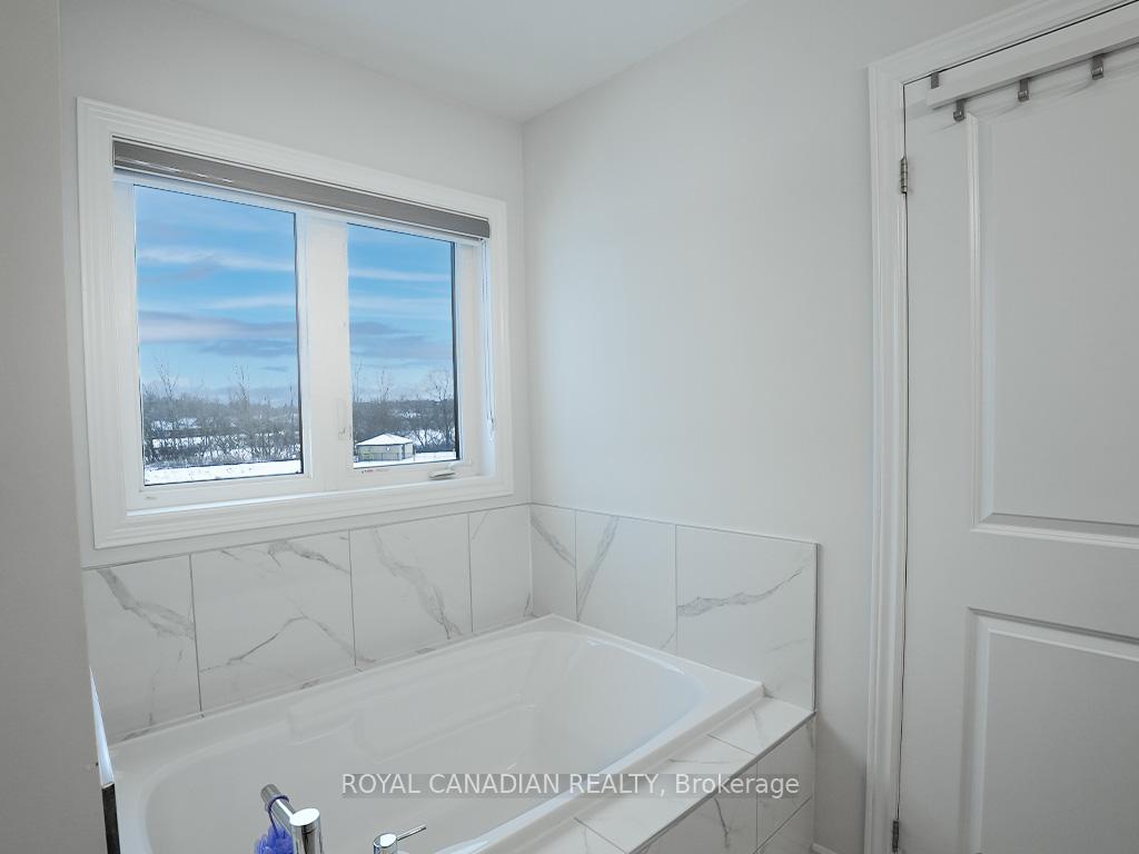 Photo 33 of 37 Gilham Way N, Brant, Paris — HOMEH