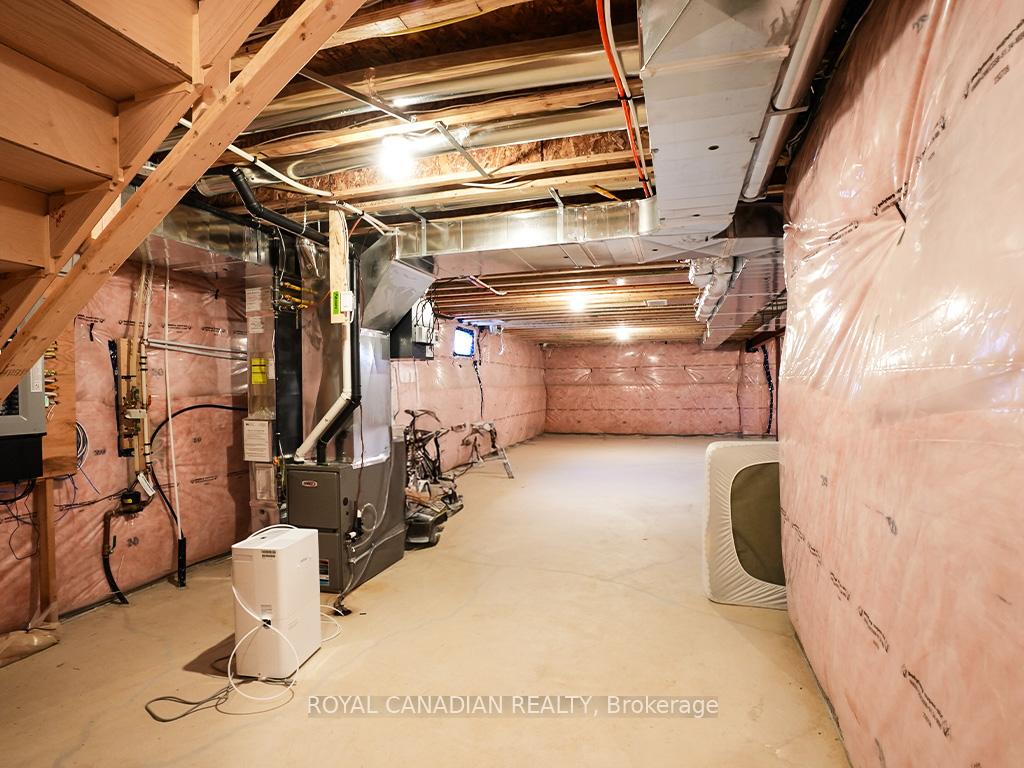 Photo 35 of 37 Gilham Way N, Brant, Paris — HOMEH