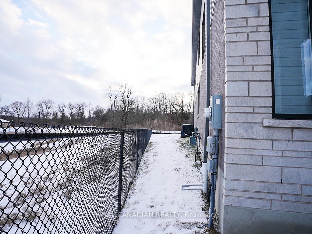 Photo 40 of 37 Gilham Way N, Brant, Paris — HOMEH